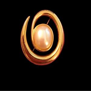 Vintage Faux Pearl Brooch